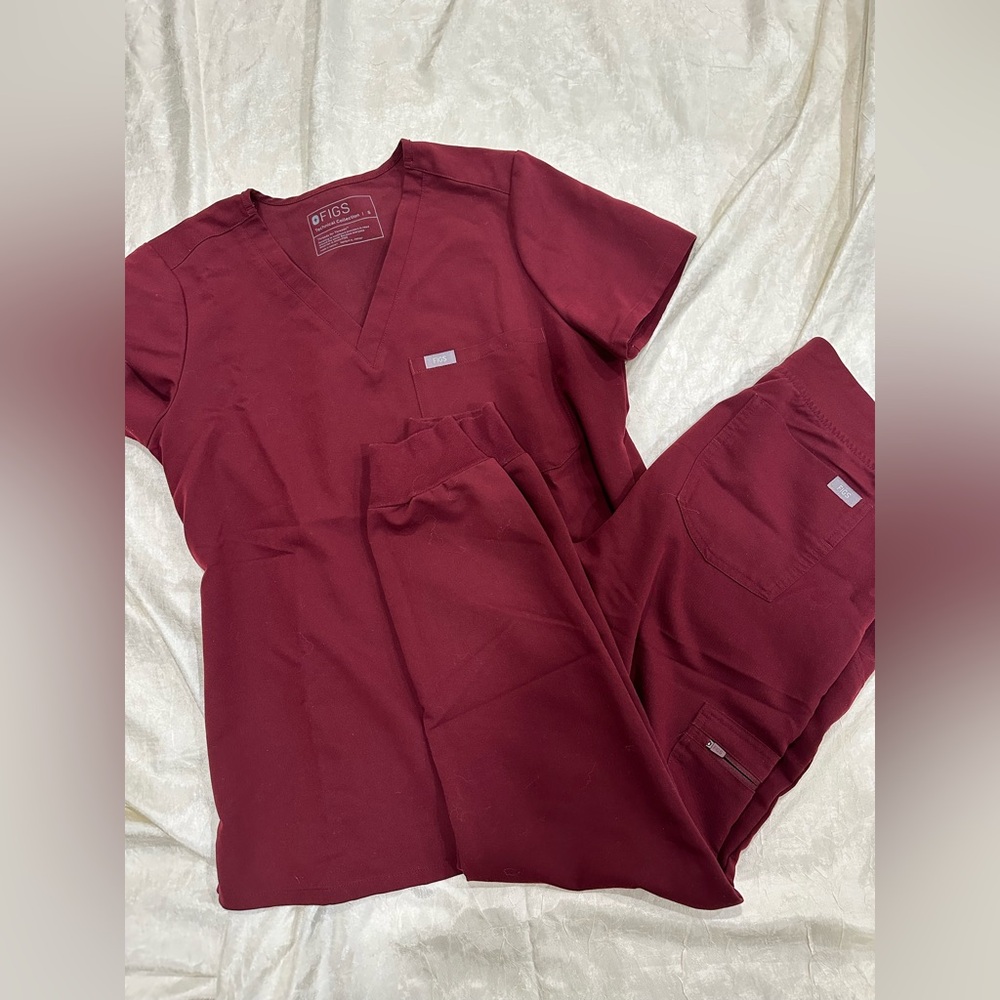 Figs burgundy scrub set